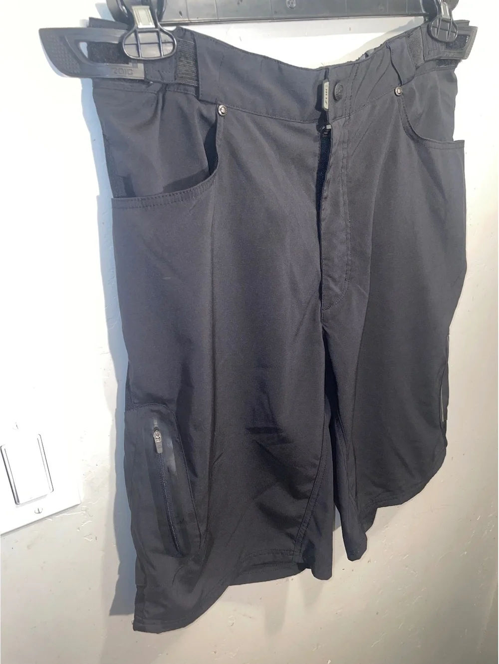 Zoic Black XL Outdoor Cycling Shorts adjustable stretch waist 1 flaw view photos